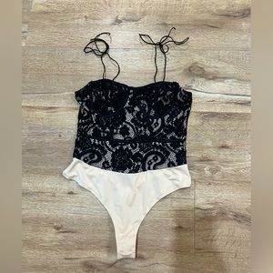 Superdown - Small Lace Bustier Bodysuit - Black & Cream